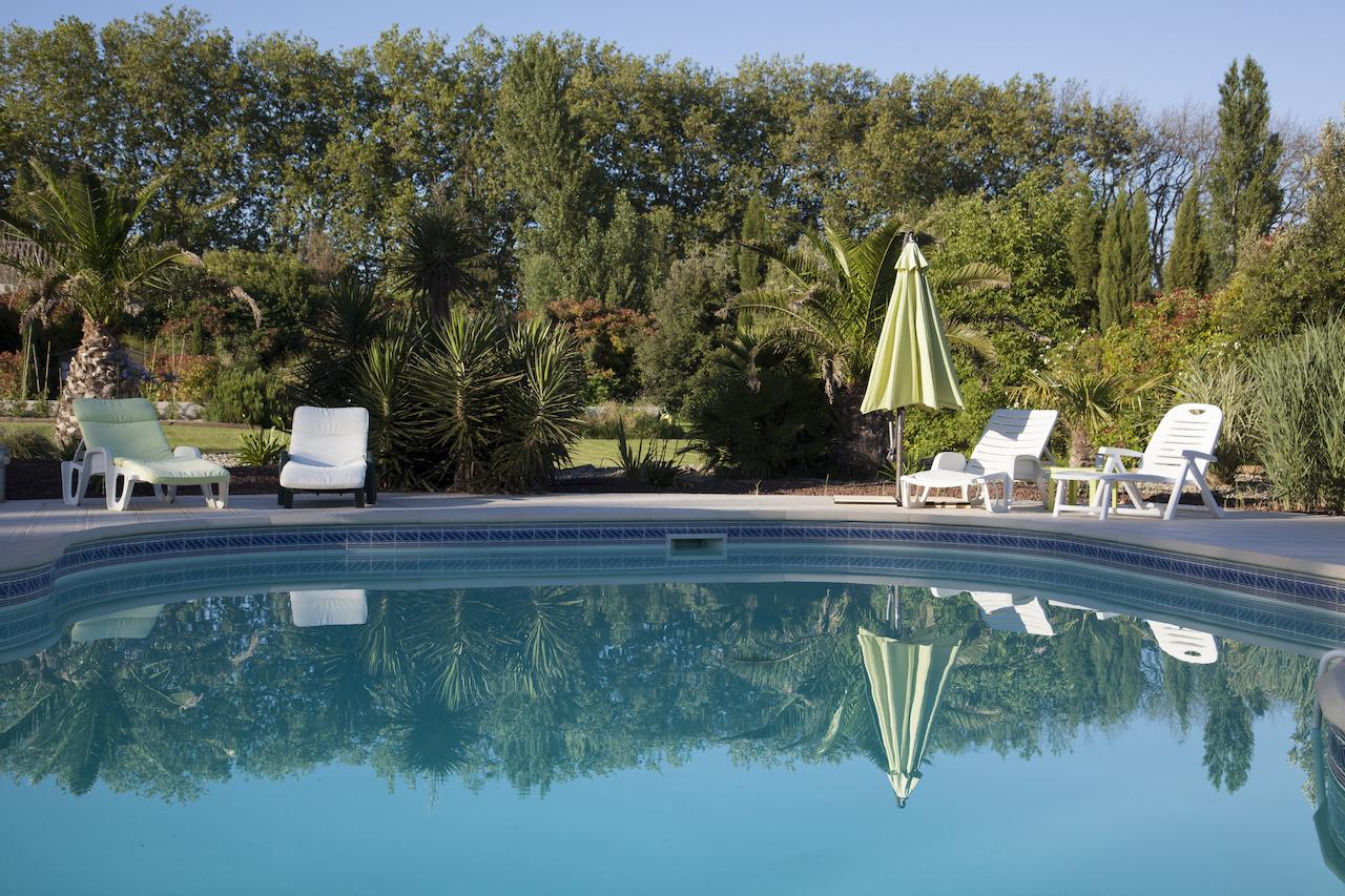 Domaine Les Magasins Bed & Breakfast Bram Bagian luar foto