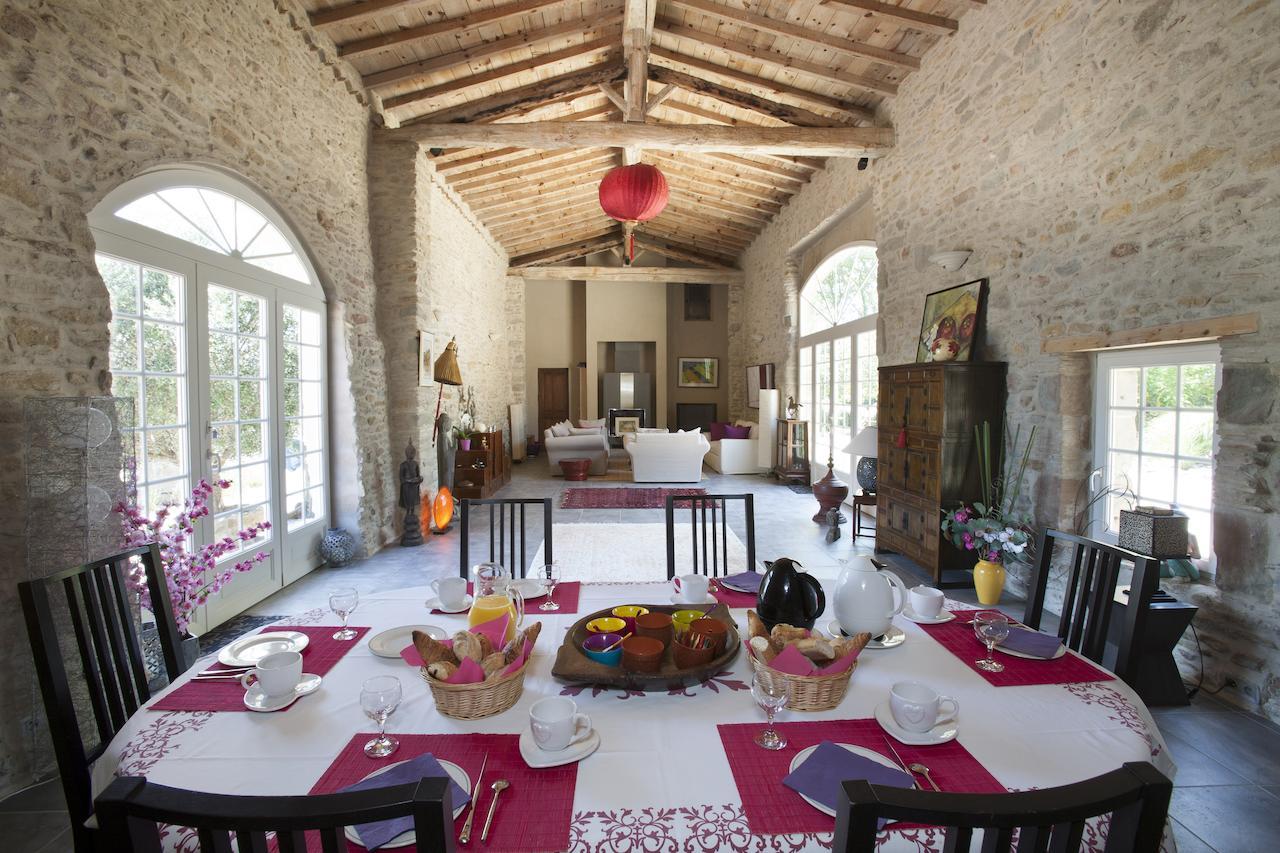 Domaine Les Magasins Bed & Breakfast Bram Bagian luar foto