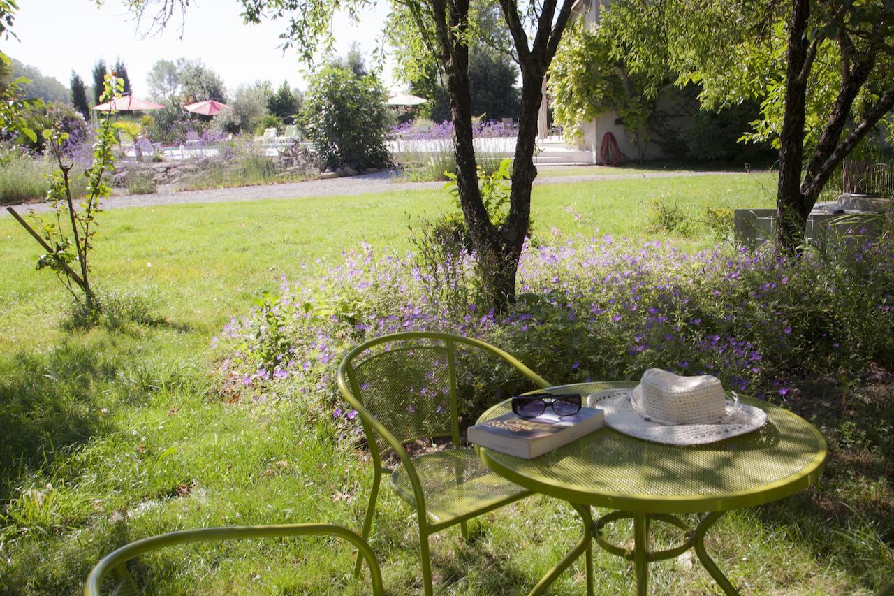 Domaine Les Magasins Bed & Breakfast Bram Bagian luar foto