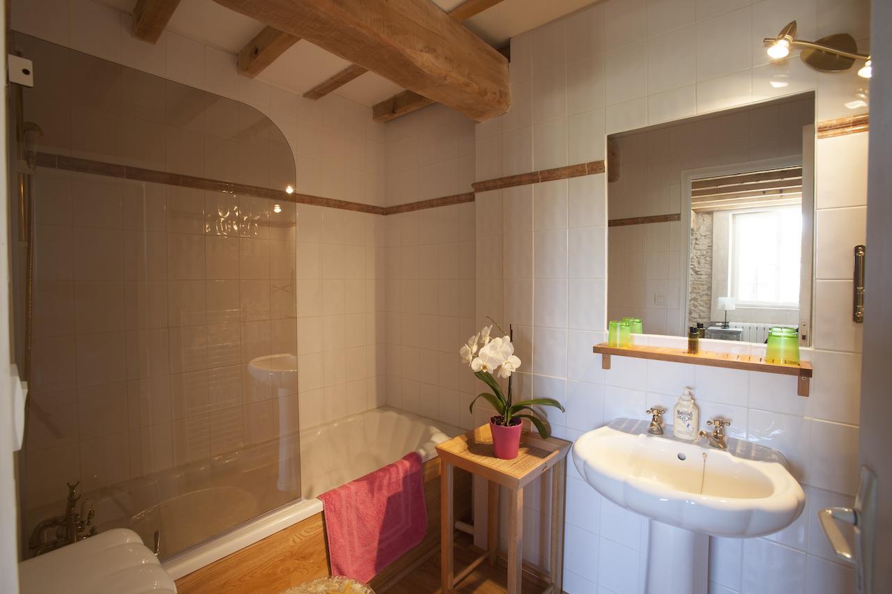 Domaine Les Magasins Bed & Breakfast Bram Bagian luar foto