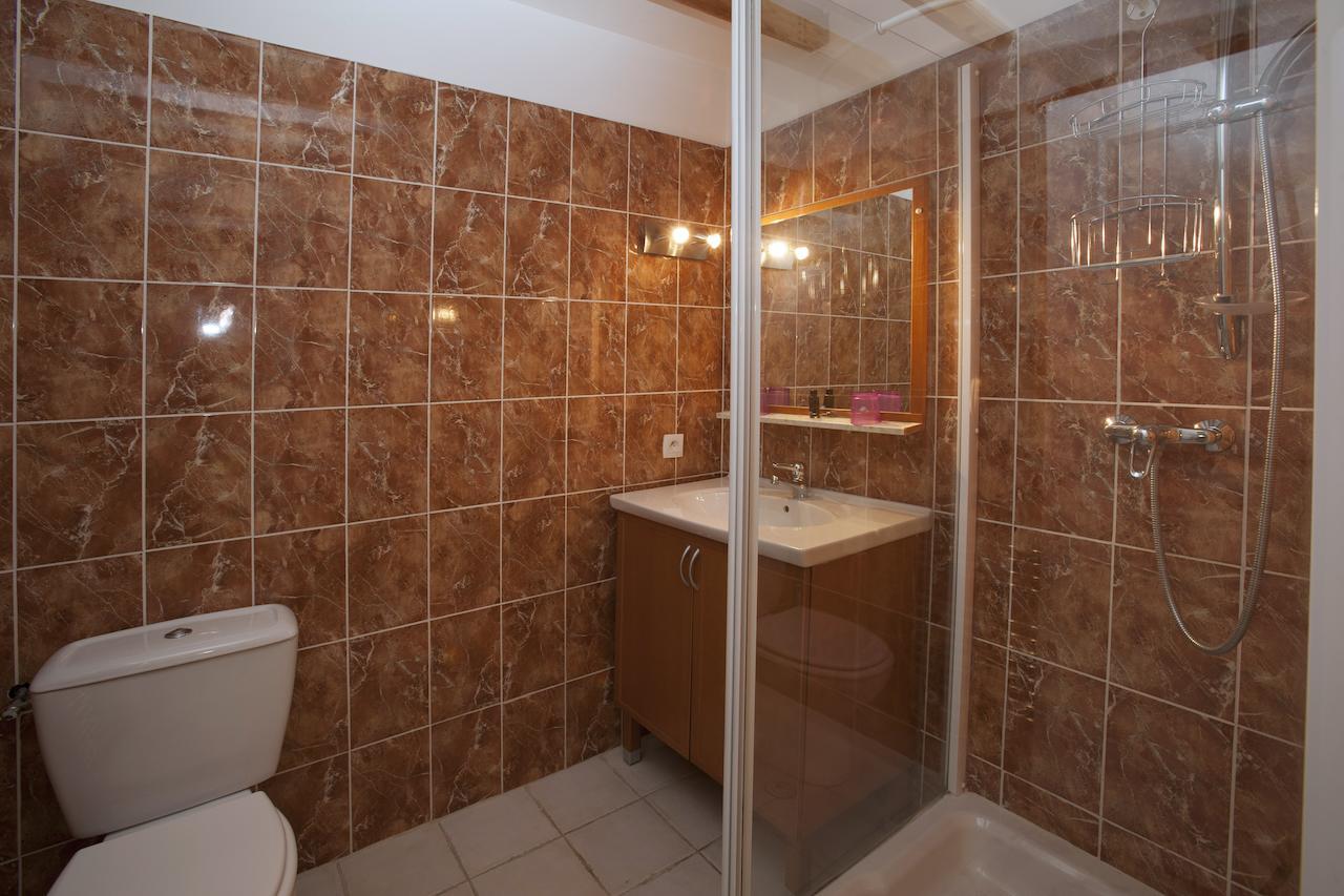 Domaine Les Magasins Bed & Breakfast Bram Ruang foto